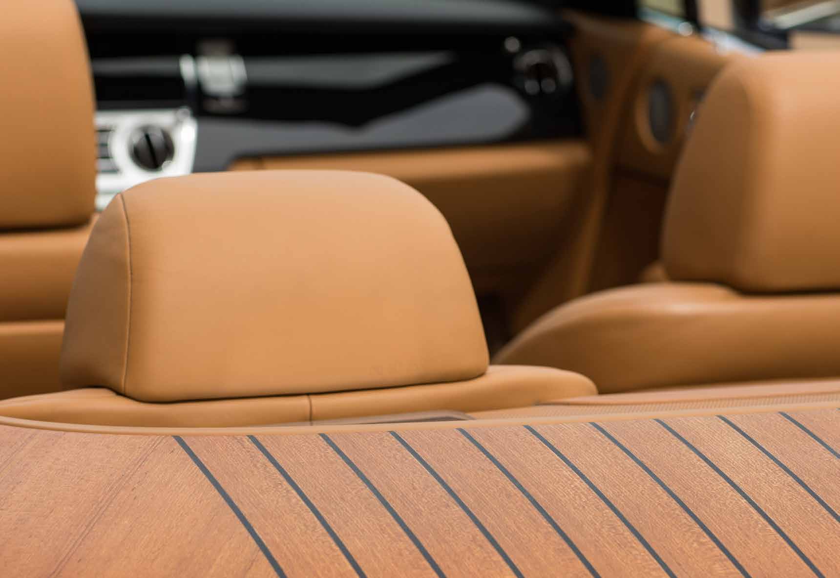Detail einer Fahrzeuginnenausstattung aus Leder